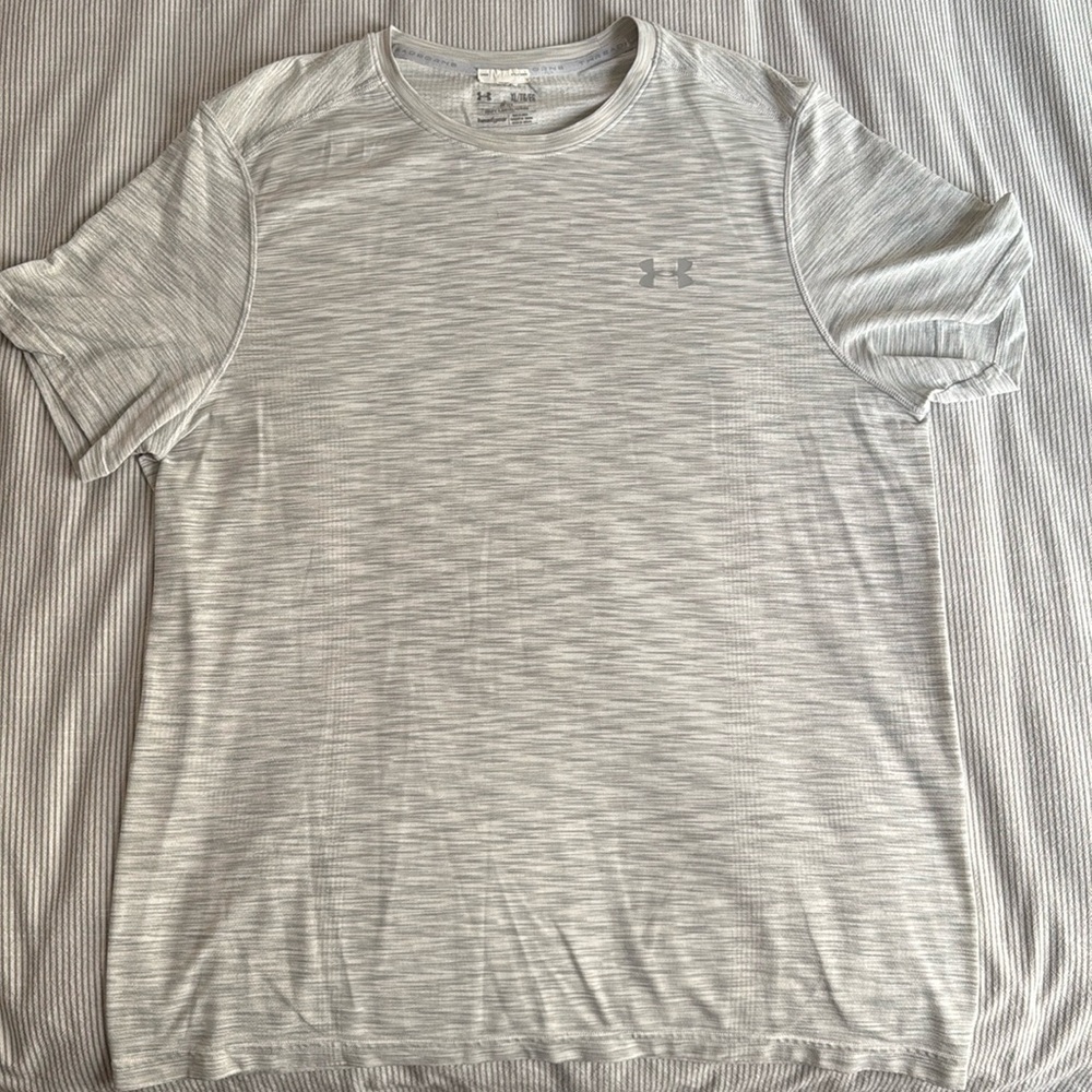 Under Armour Men’s Mesh Activewear
Size XL
Like New